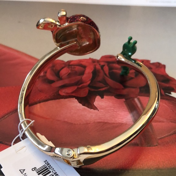 Adorable Authentic Betsy Johnson hinged Bracelet. New with tag. - Picture 6 of 13